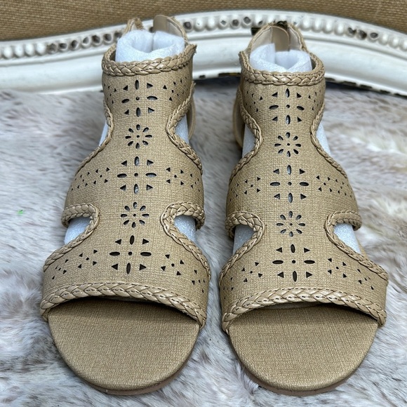 Easy Street | Thelma Wedge Sandal in Beige Linen | Size 6 - Picture 8 of 15